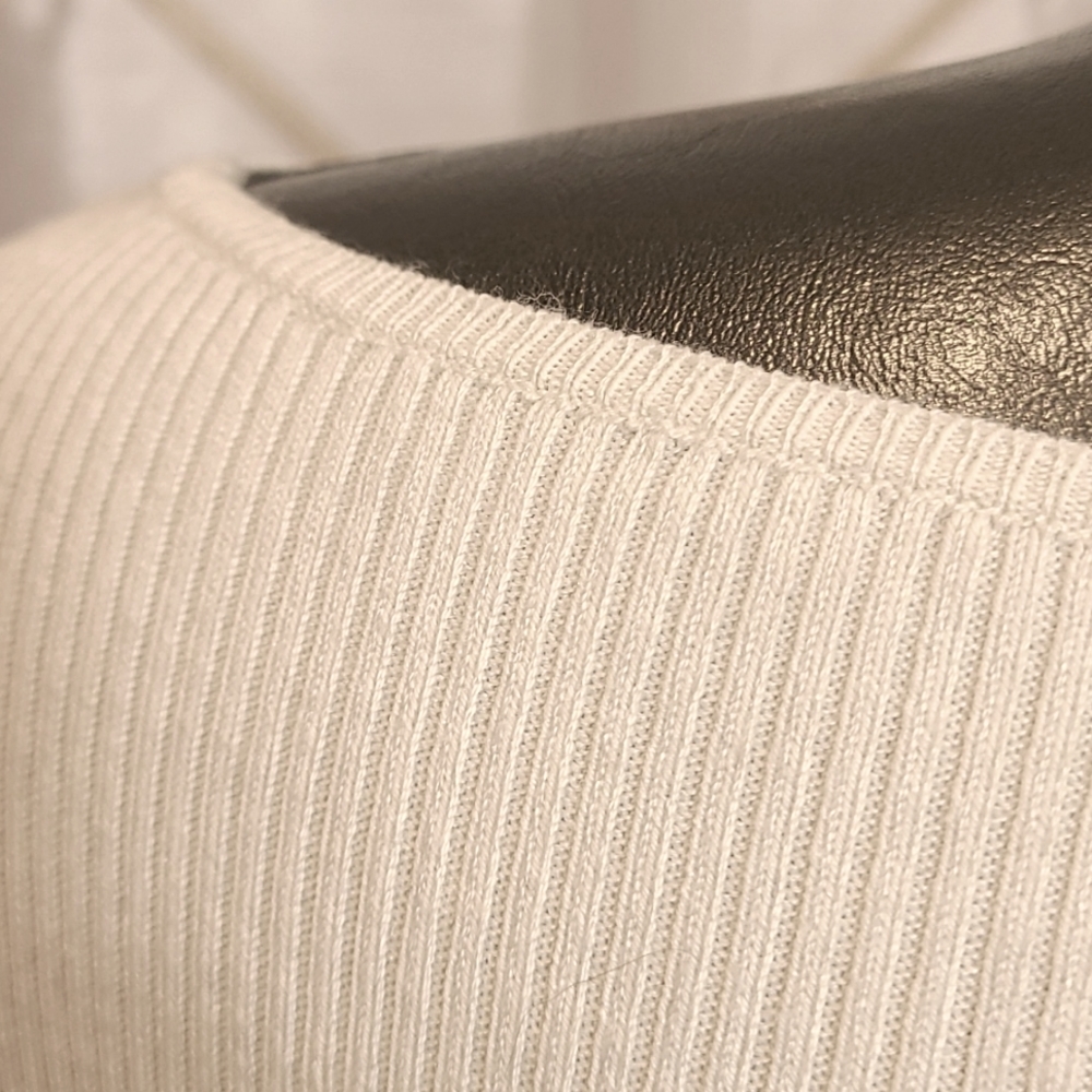 Ralph Lauren signature sweater in off-white with black ruffle sleeve Size M - Picture 6 of 9